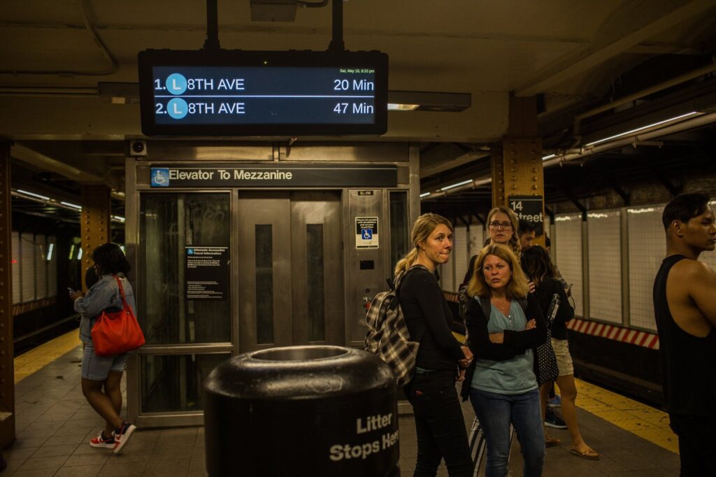 Flyer for L train service suspension between Brooklyn and Manhattan
